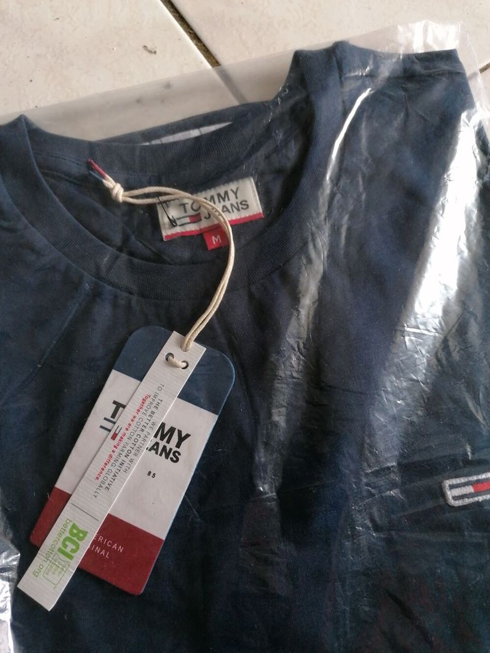 Tee shirts Tommy jeans neuf taille m et smol. Vêtements