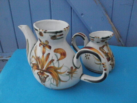 Cafeti�re et pot � lait Faience estampill�s QUIMPER KERALUC 25 Montauban (82)