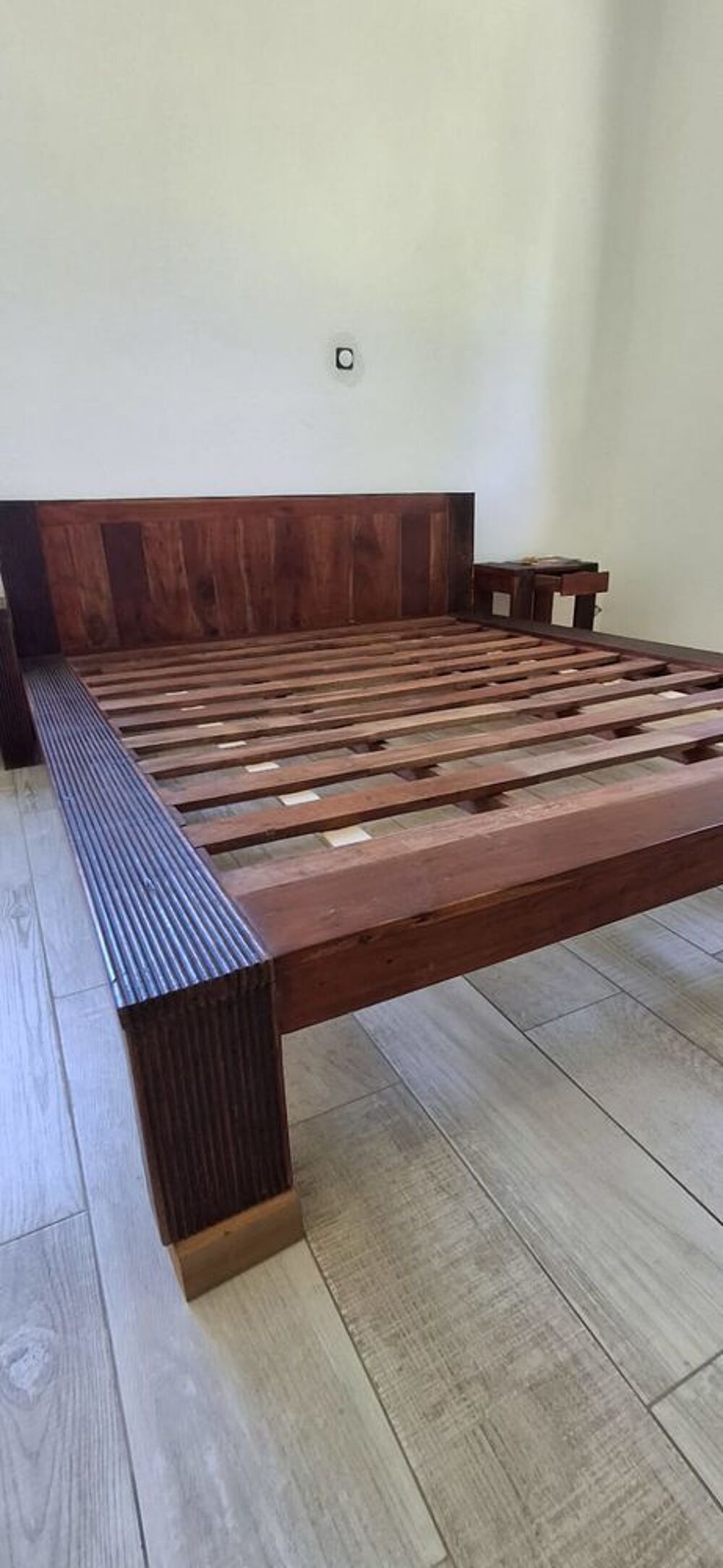 Lit en bois massif Meubles
