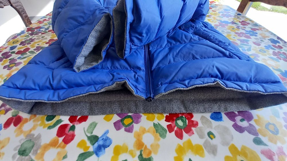 Doudoune plumes et duvet r&eacute;versible bleue Cyrillus 14ans
Vtements enfants