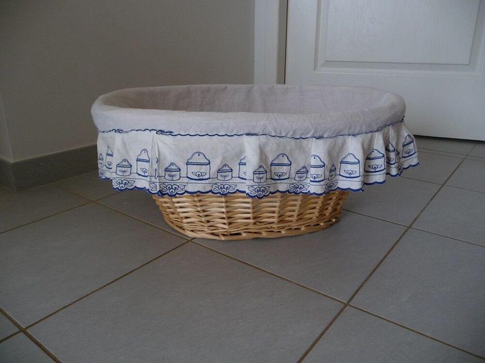 Grande corbeille &agrave; linge ou autre en rotin Décoration
