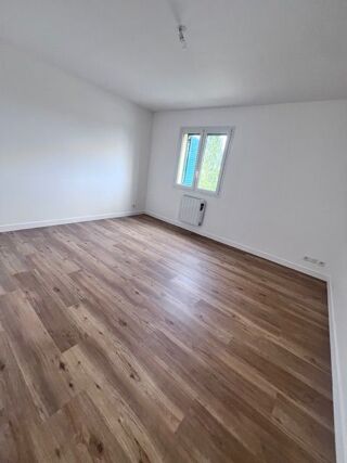  Appartement à louer 3 pièces 75 m²