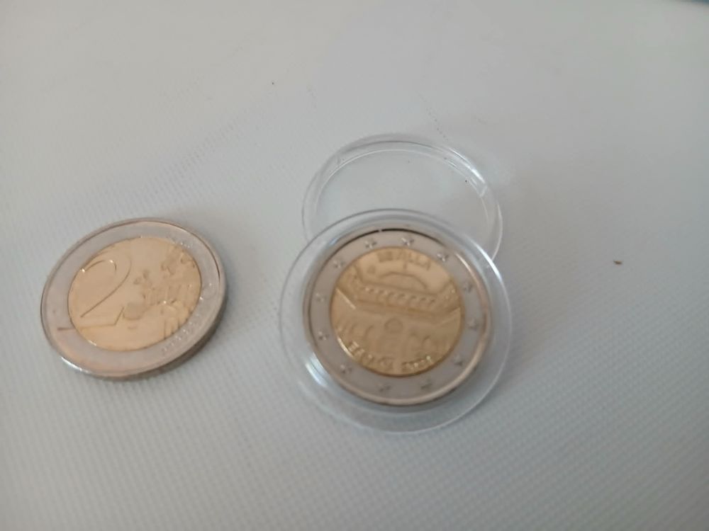  Lot de cinq pi&egrave;ces de collection de 2  N&deg; 1396 