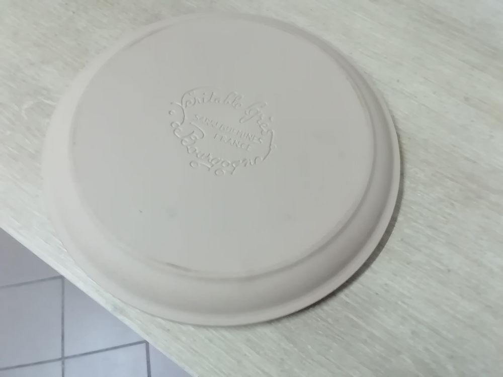 Une assiette plate BP gr&egrave;s vintage 1970 Cuisine