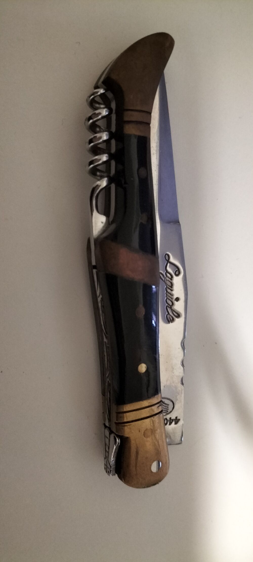 Couteau plaint Laguiole 440 avec tire-bouchon, pochette cuir 