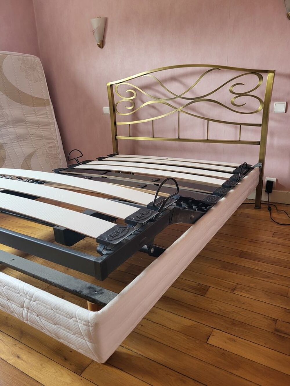 Sommier &eacute;lectrique en 140 Haut de gamme avec t&ecirc;te de lit Meubles