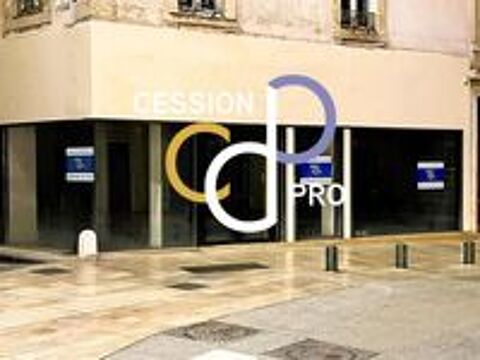   A LOUER LOCAUX COMMERCIAUX EXCEPTIONNEL EN ANGLE AU CENTRE VILLE NIMES 