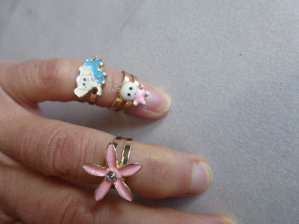 BAGUE ENFANT r&eacute;glable - neuve Bijoux et montres