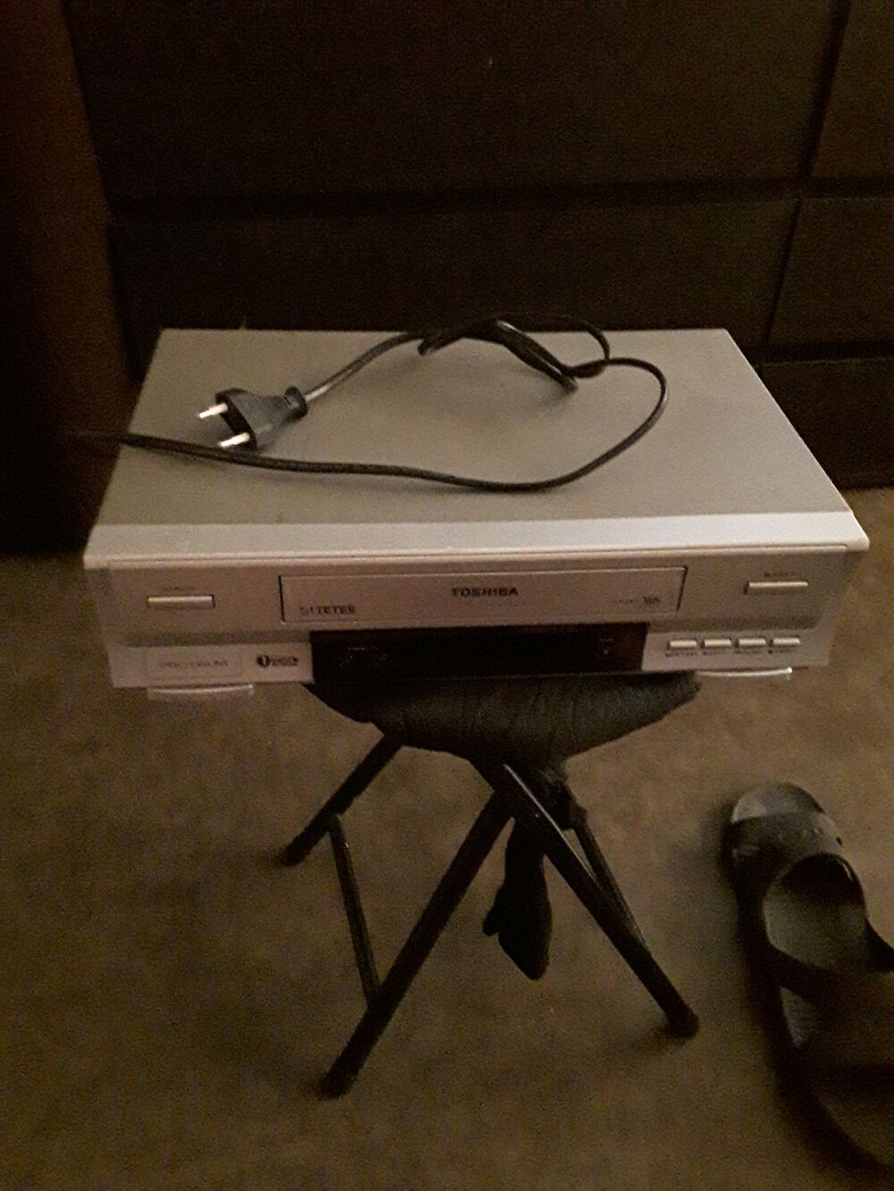 d un magn&eacute;toscope quasi neuf de marque TOSHIBA 4 t&ecirc;te Photos/Video/TV