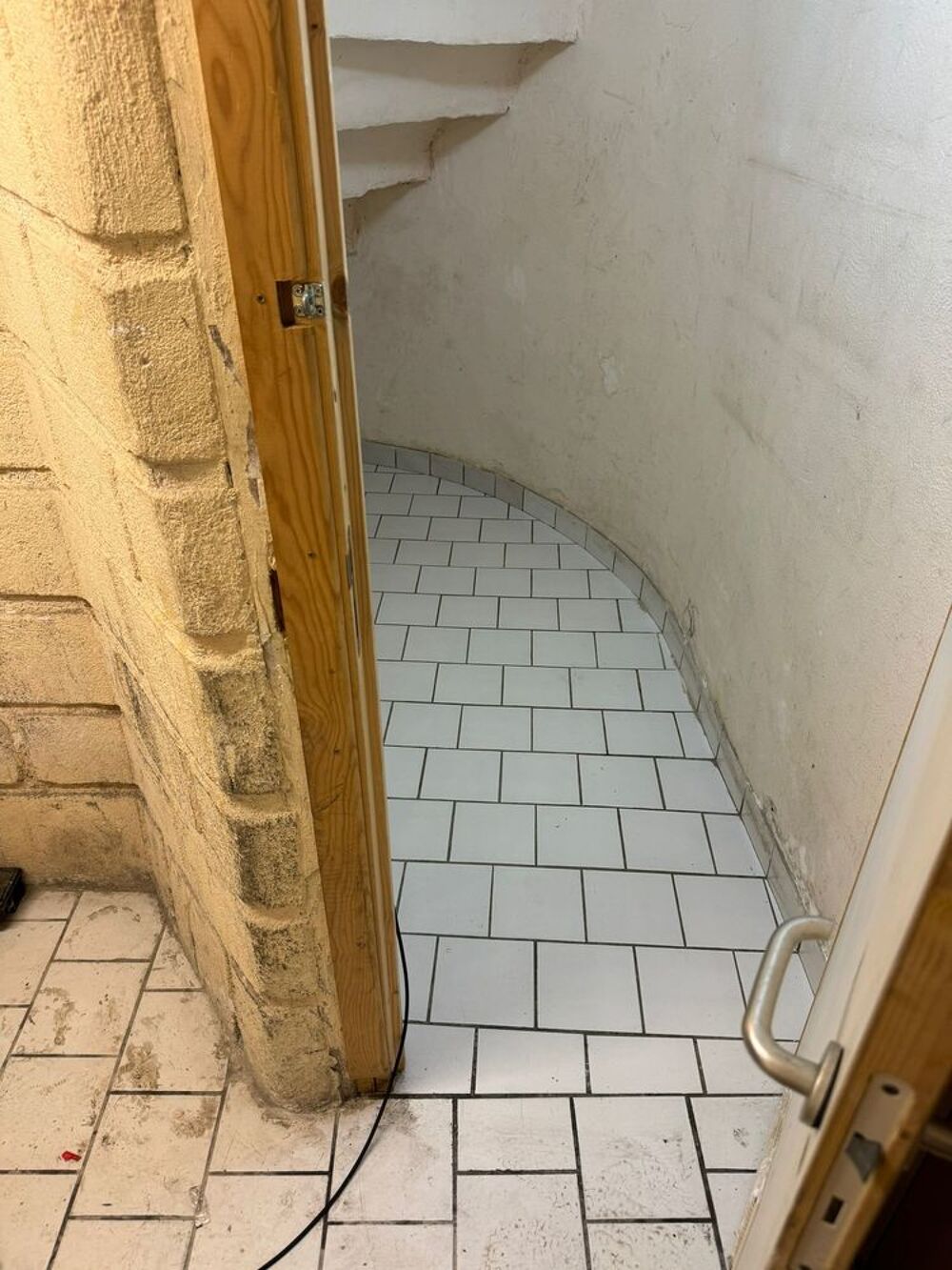 Location Autre cave très saine 3 m2 carrélée facile d'accès Paris 20