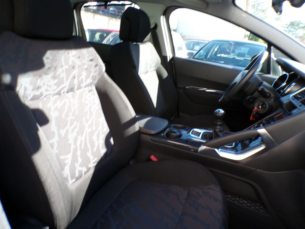 3008 1.6 HDi 16V 110ch FAP Confort Pack 2009 occasion 42300 Roanne