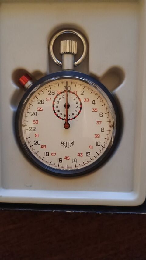 Chronom�tre Heuer-Leonidas 413 202 490 Verneuil-sur-Seine (78)