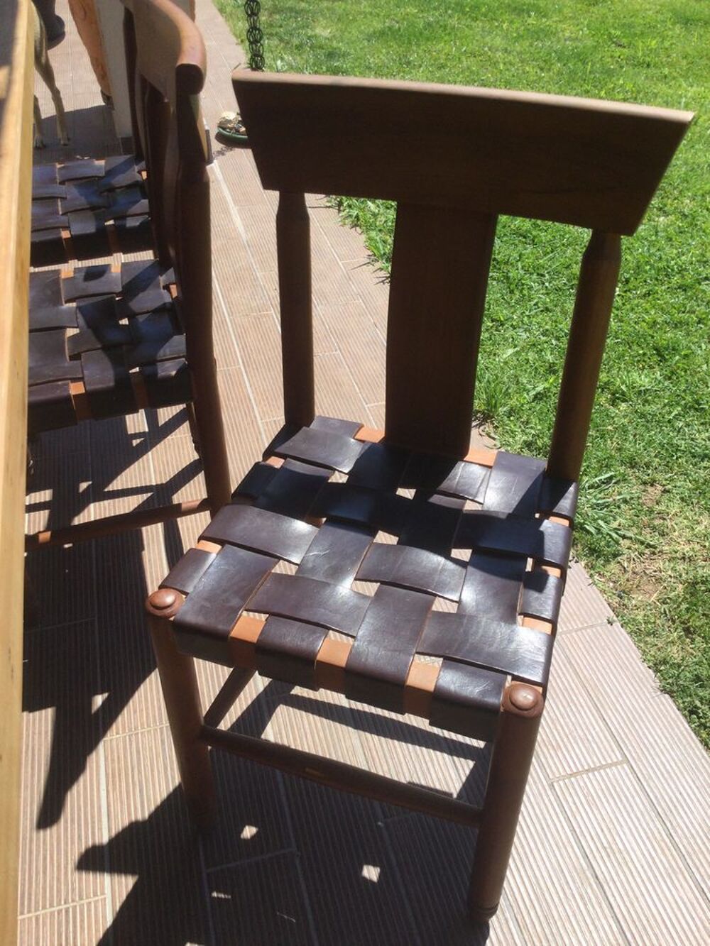 Chaises en bois et cuir faite sur mesure au Chili Meubles