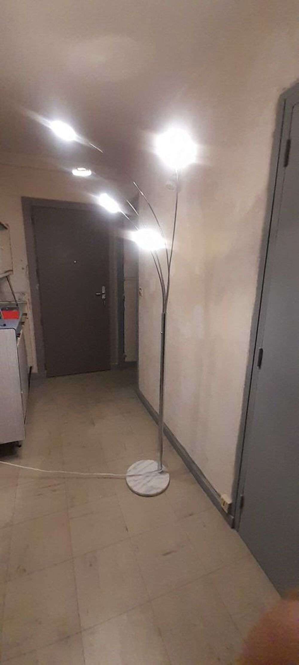 lampe Led . pied en marbre Décoration