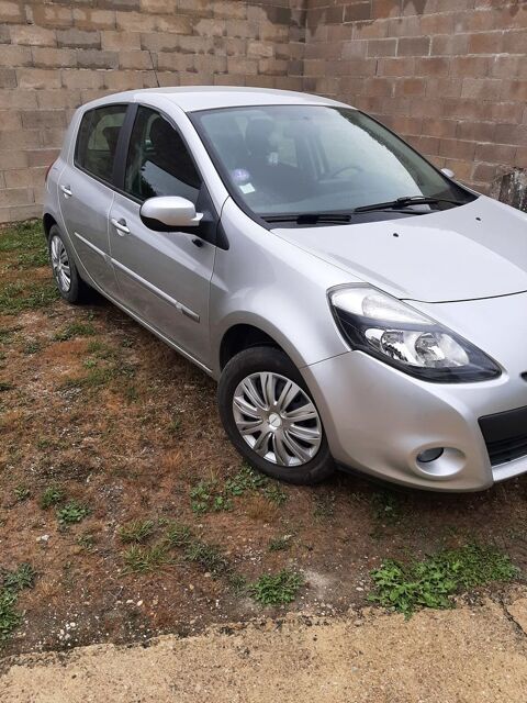 Renault clio iii 1.2 16V 75 eco2 TomTom Live