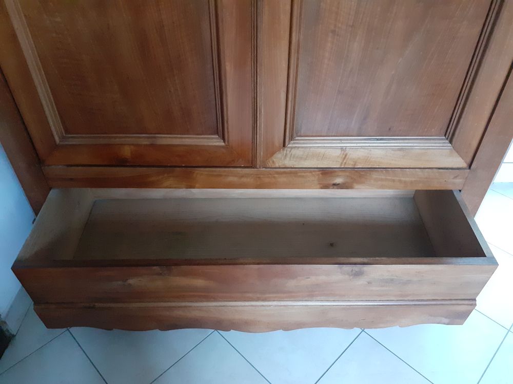 Armoire en merisier Meubles
