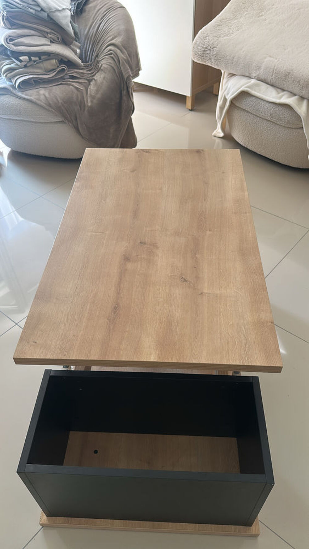 Table basse avec coffre Meubles