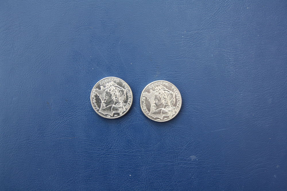 Les 2 pi&egrave;ces de monnaies de 10 Francs JIMENEZ 