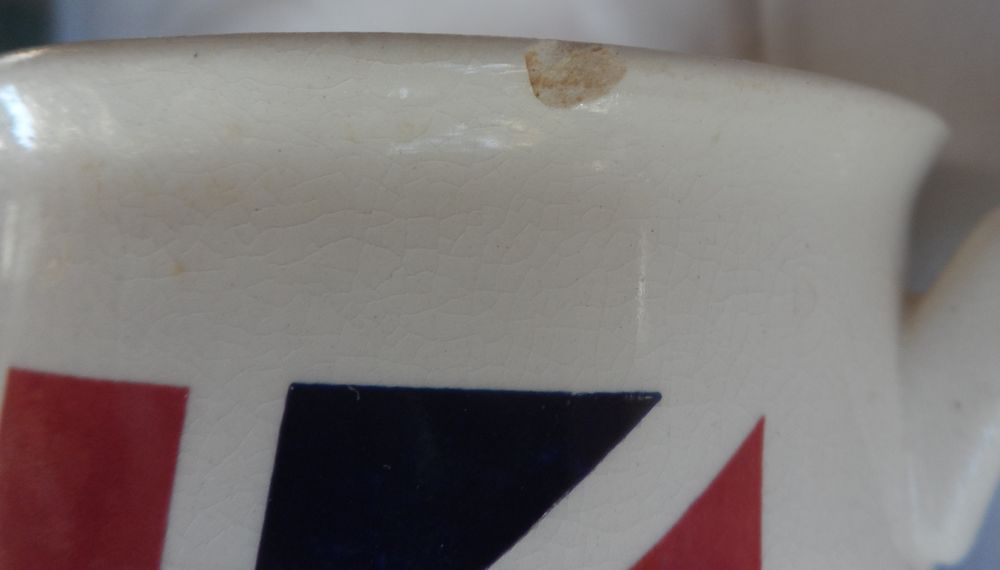 MUG Grande Bretagne d'occasion en c&eacute;ramique quelques impacts Cuisine