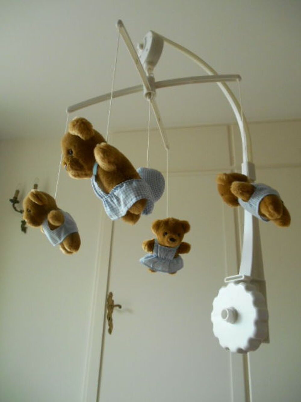 Mobile musical et support pour ciel de lit de b&eacute;b&eacute; Mobilier enfants