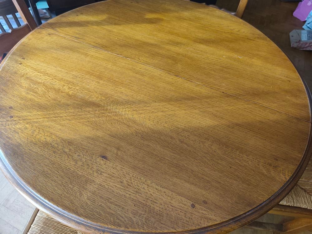 Salle &agrave; manger table rond en ch&ecirc;ne massif Meubles