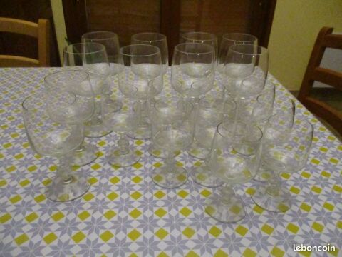Lot de 19 verres � pieds pas un �clat 0 M�rignies (59)
