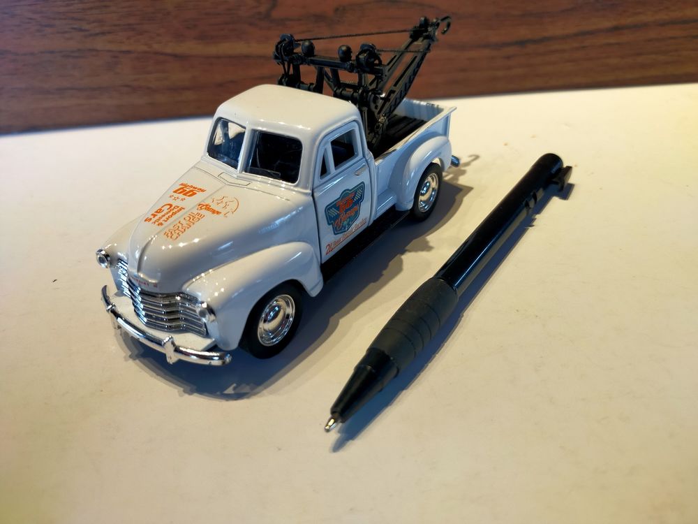 Miniature d&eacute;panneuse Chevrolet Tow Truck 1953
Jeux / jouets
