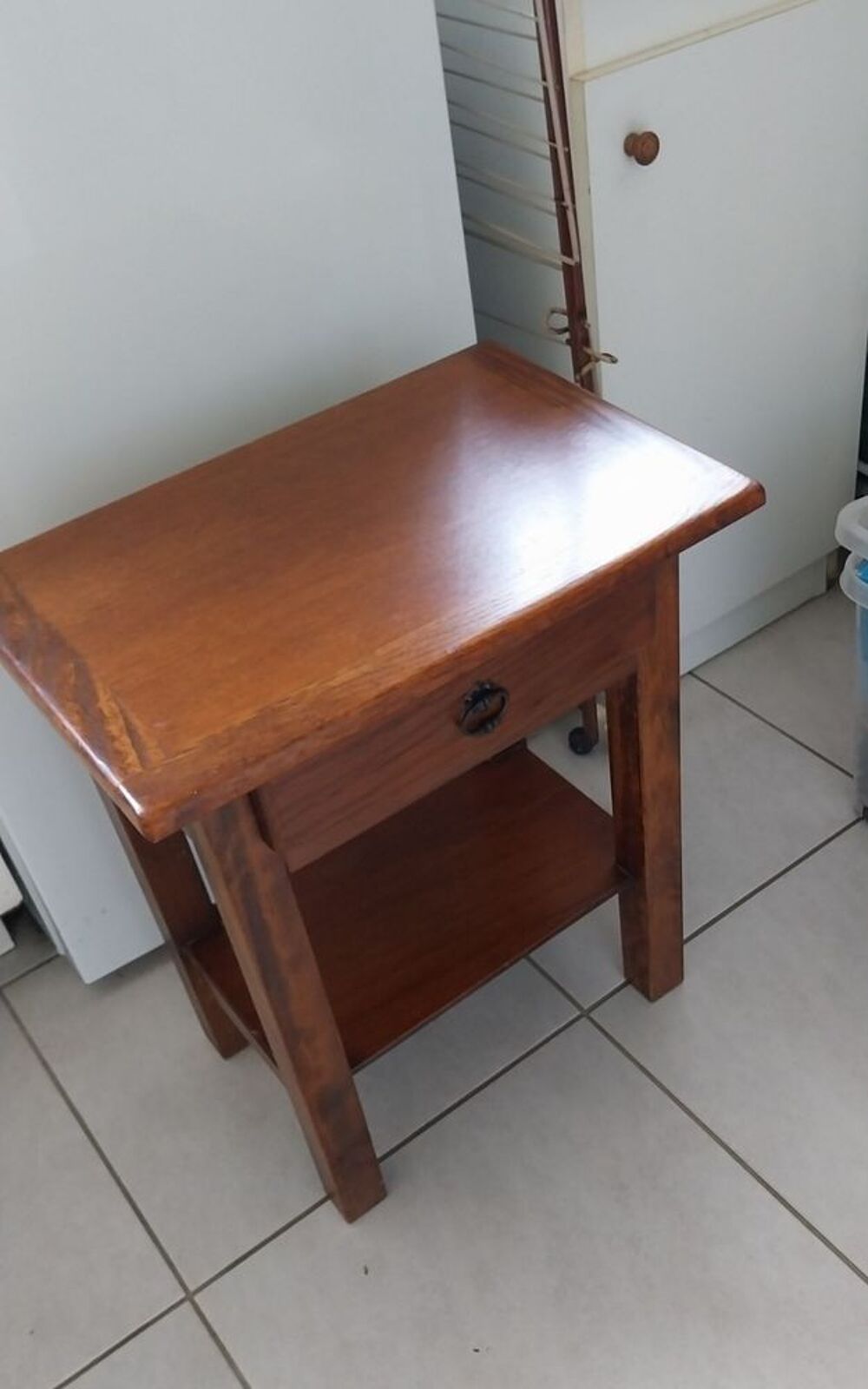Chambre adulte en orme bois massif
Tr&egrave;s bon &eacute;tat Meubles