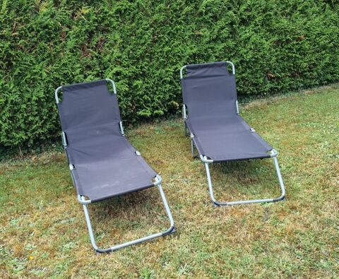 ces chaises longues vous attendes La Milesse (72)