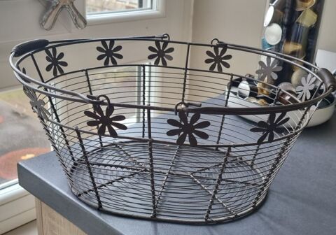 Trs jolie panire mtallique.  TBE 8 Oullins (69)