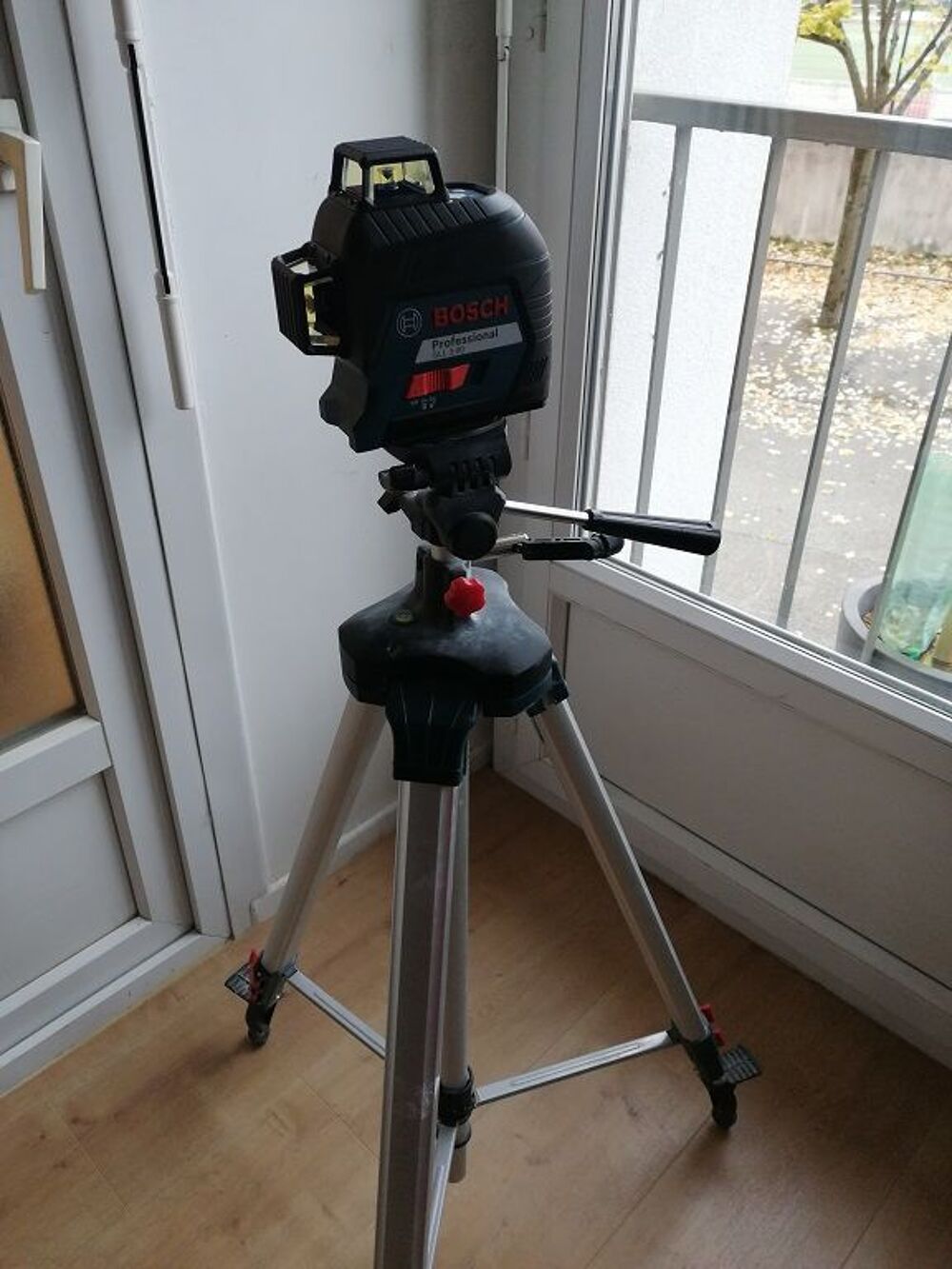 Laser Pro Bosch GLL 3-80 avec trepied / Livraison Bricolage