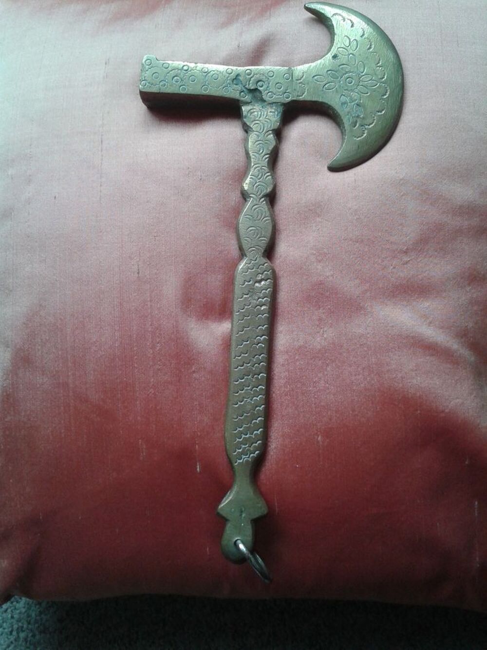 Marteau-hache &agrave; casser du sucre en laiton touareg Décoration