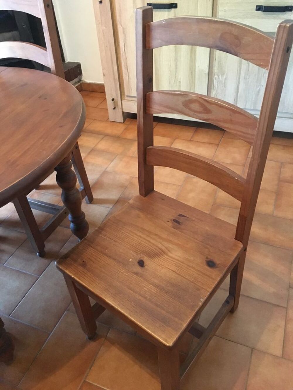 table avec rallonge et 4 chaises Meubles
