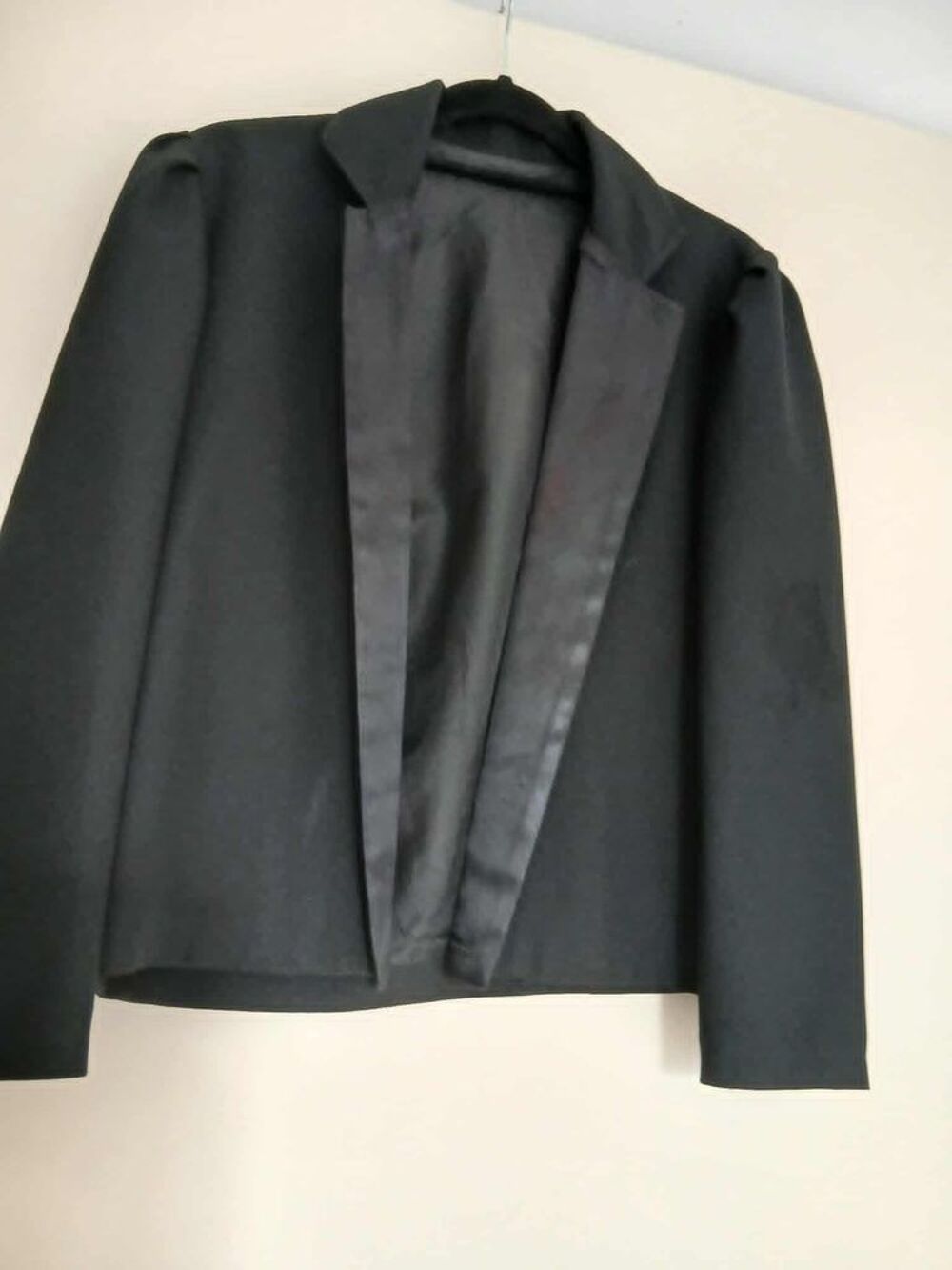 Veste spencer manches longues noire col satin noir N&deg;1420 V�tements