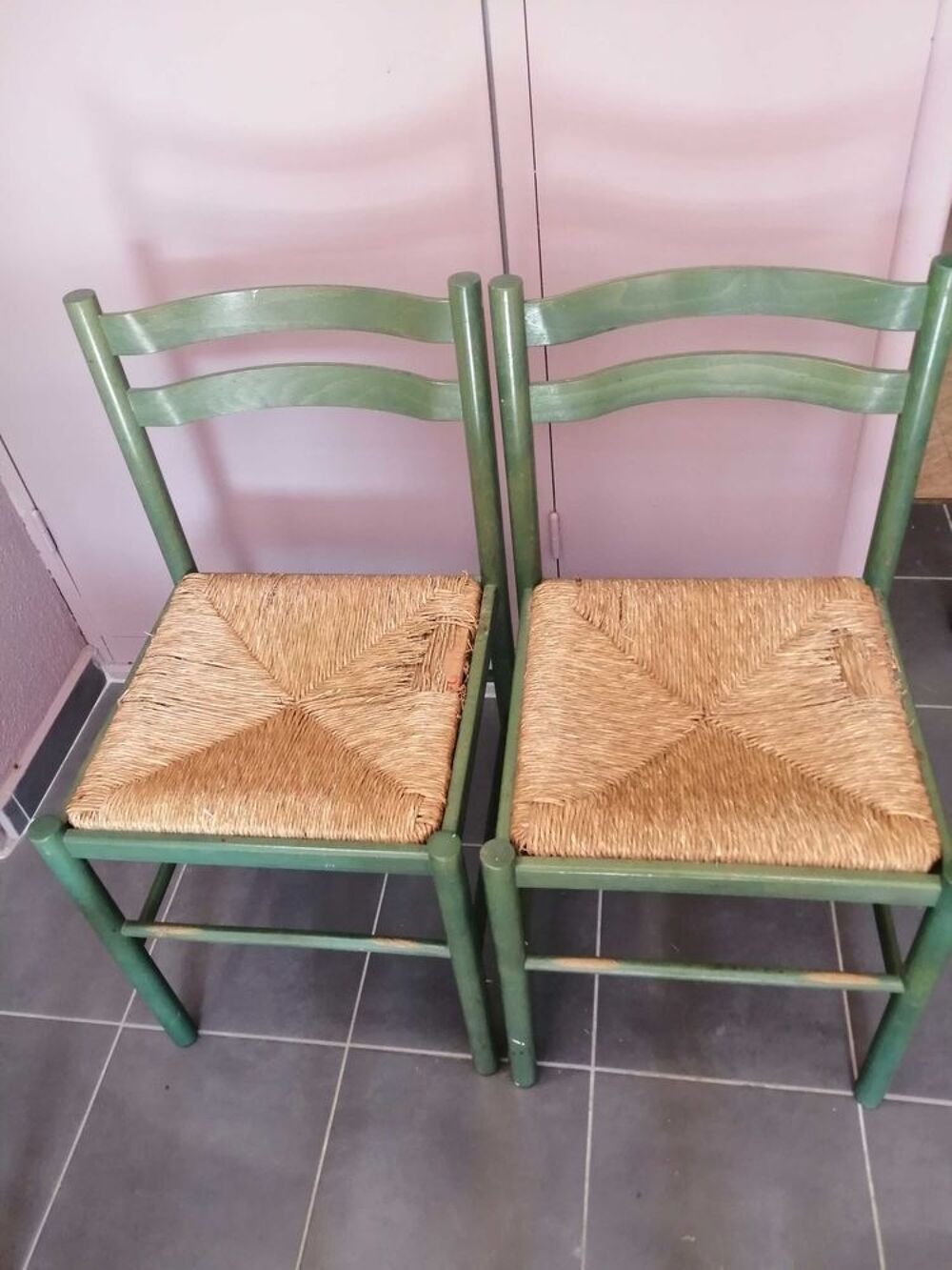 2 chaises vertes rustiques Meubles