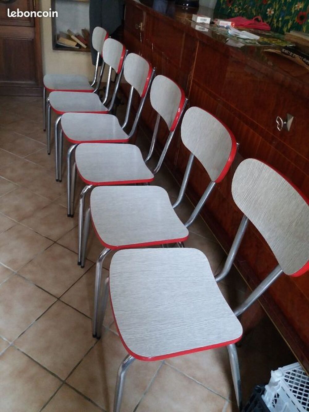 Table et chaises en formica Meubles
