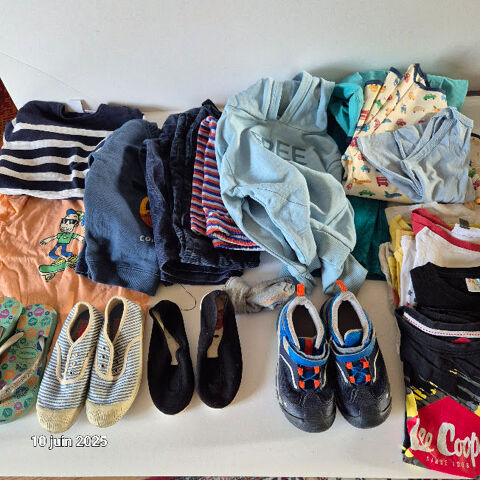 Lot de vtements et de chaussures pour garon , de 36 mois  20 Saumur (49)