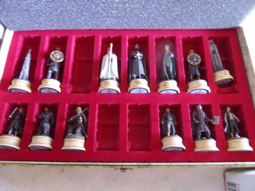 coffret de figurines LE SEIGNEUR DES ANNEAUX 