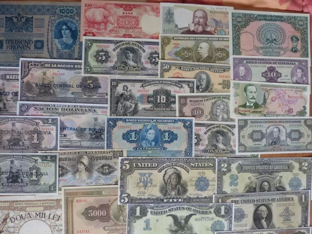 lot de + 700 billets banque du monde 