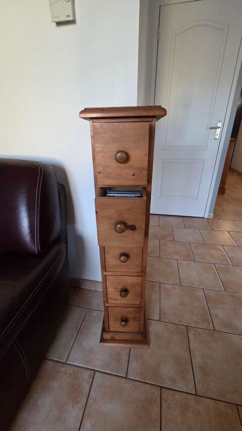 Ranges CD en bois avec 5 tiroirs (pin anglais) 
10 Saumur (49)
