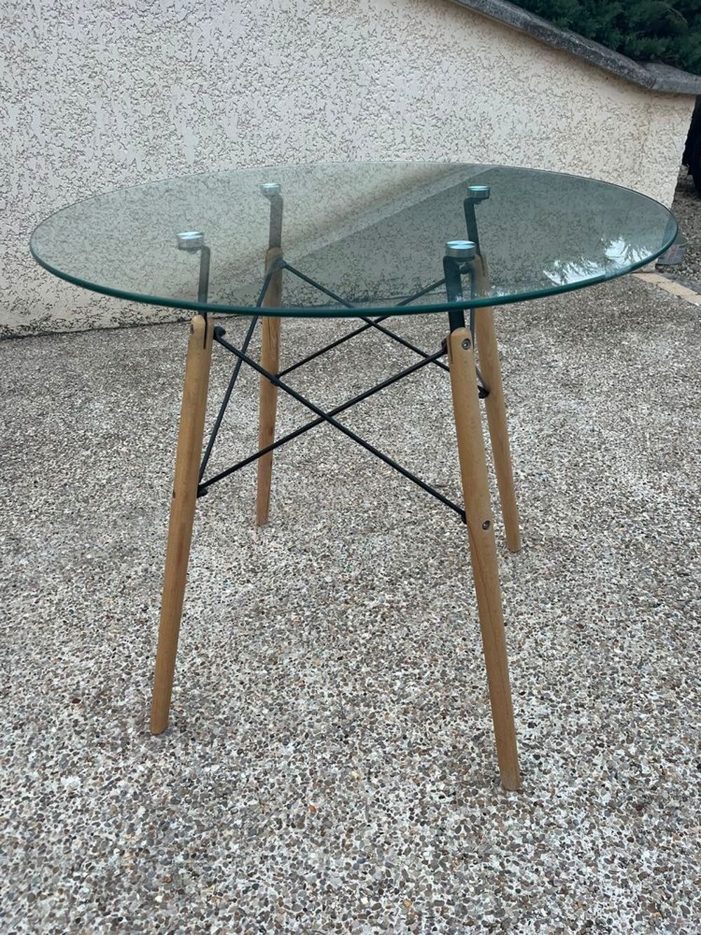 Table ronde en verre avec pieds en bois Meubles