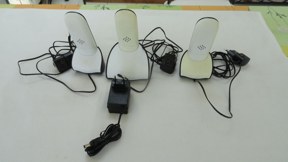 T&eacute;l&eacute;phone + chargeur GEZ ADAPTOR Téléphones et tablettes