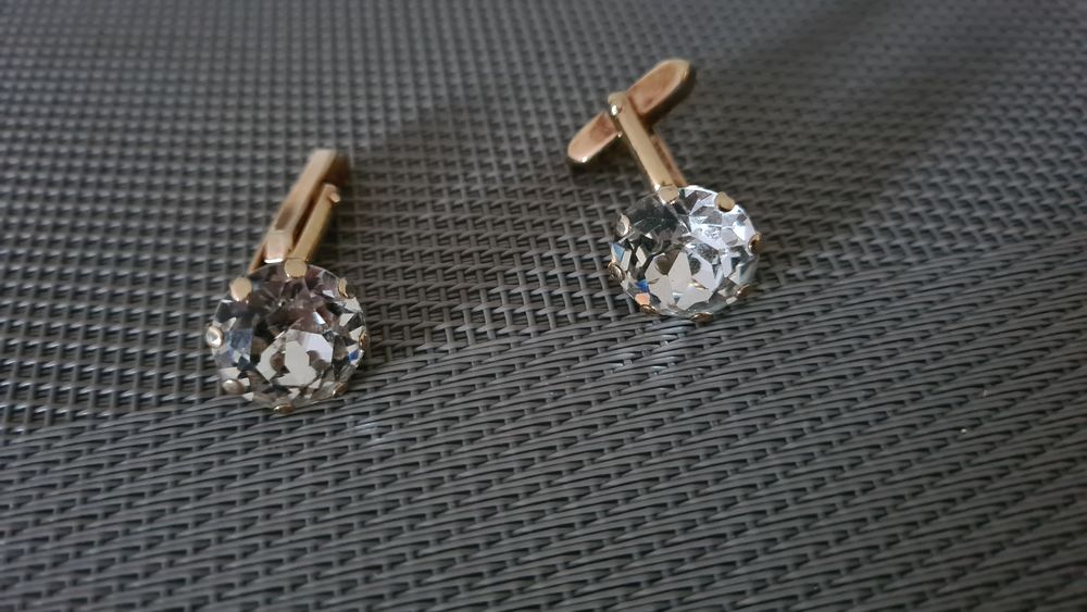 BOUTON DE MANCHETTES Bijoux et montres