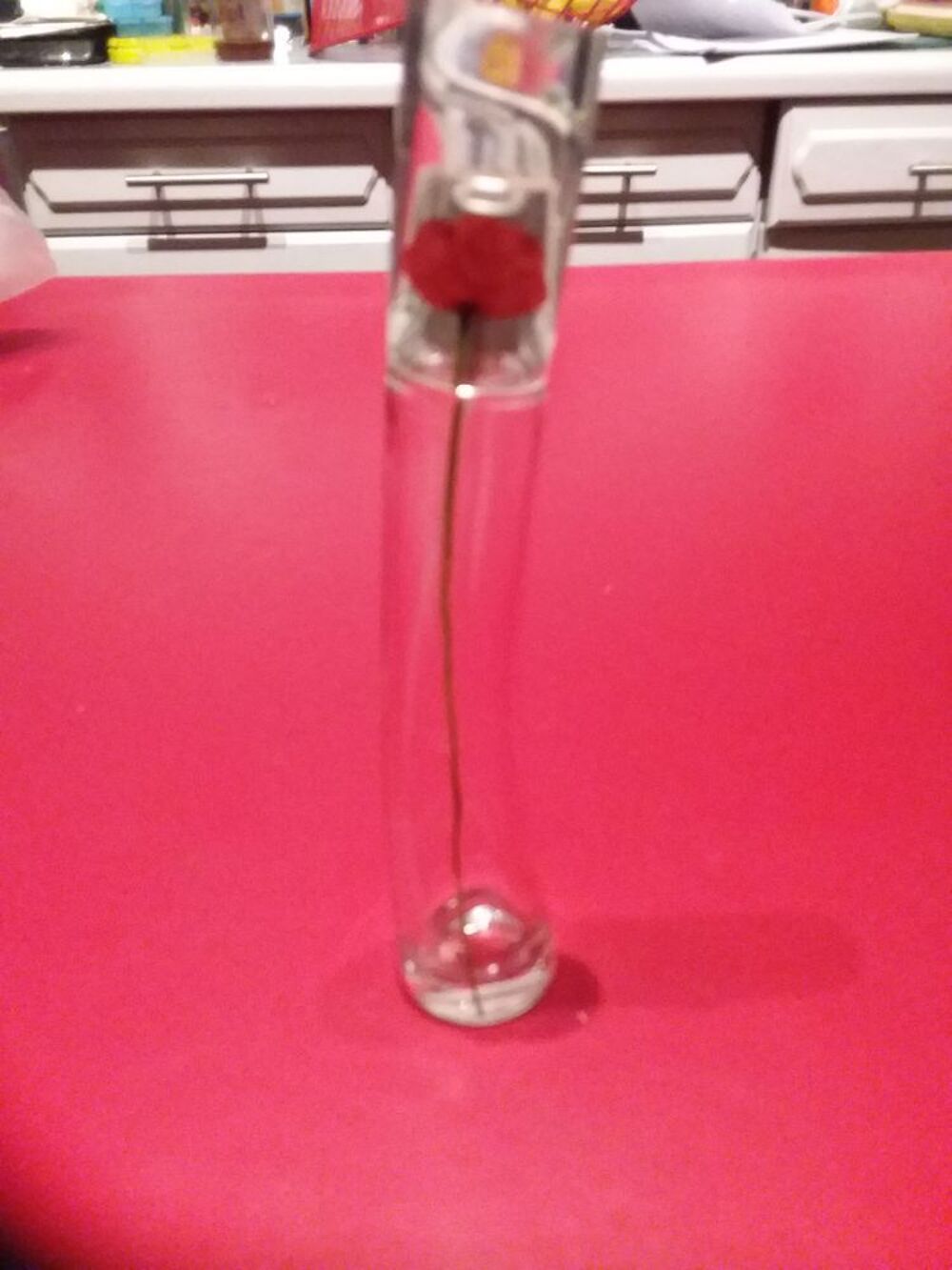Flacon de parfum vid&eacute; 