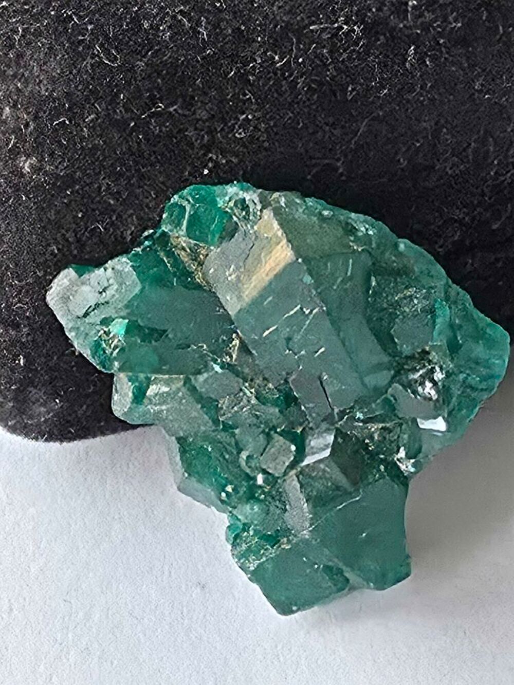 Min&eacute;ral Dioptase Vert Emeraude Authentique-Katanga, RDC 