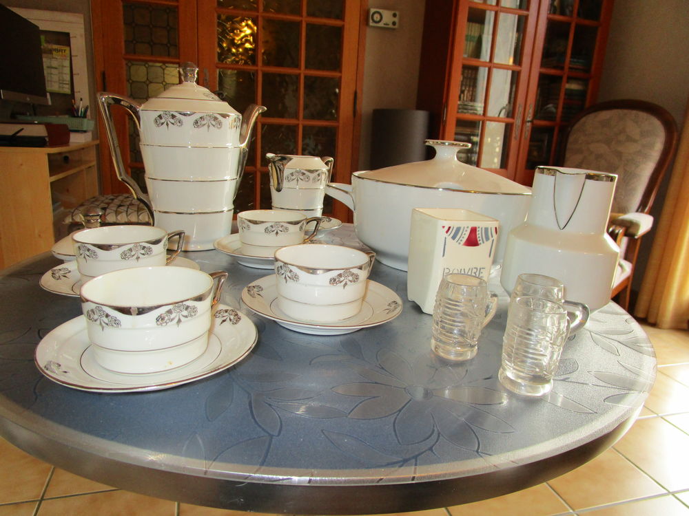 Service &agrave; caf&eacute; ancien incomplet Cuisine
