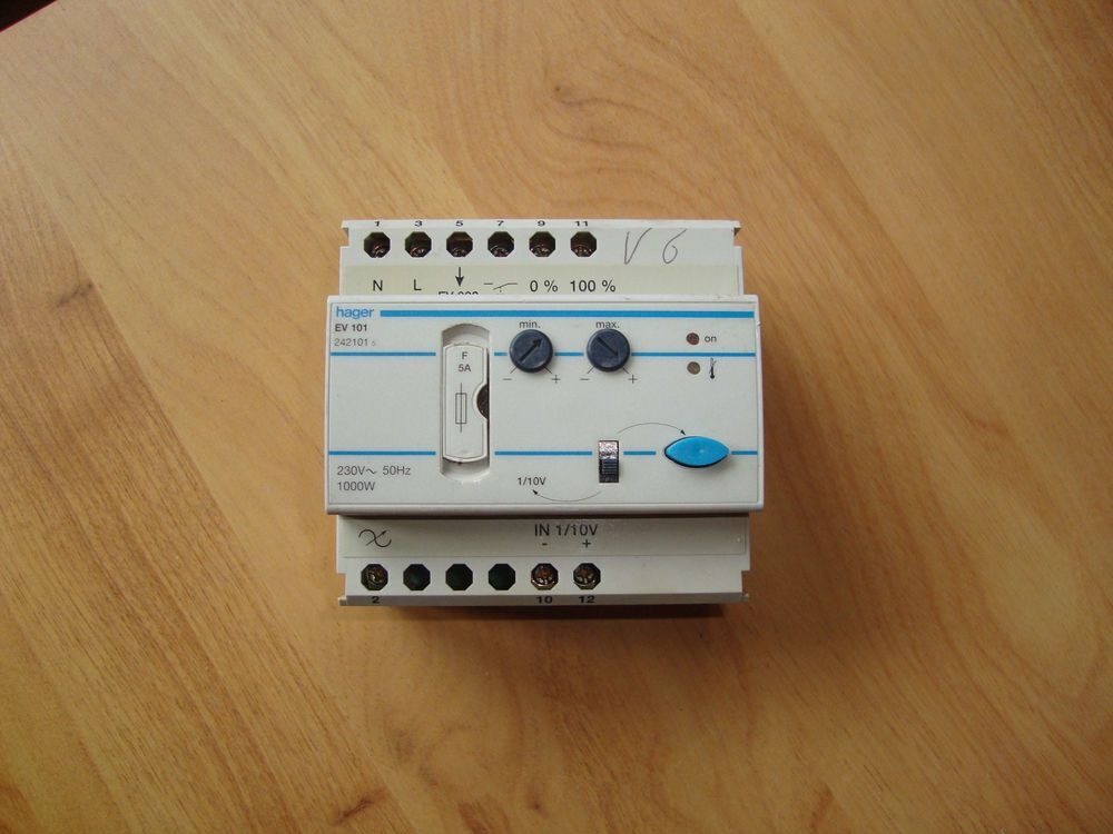 HAGER - EV101 - TELEVARIATEUR - 1000w Bricolage
