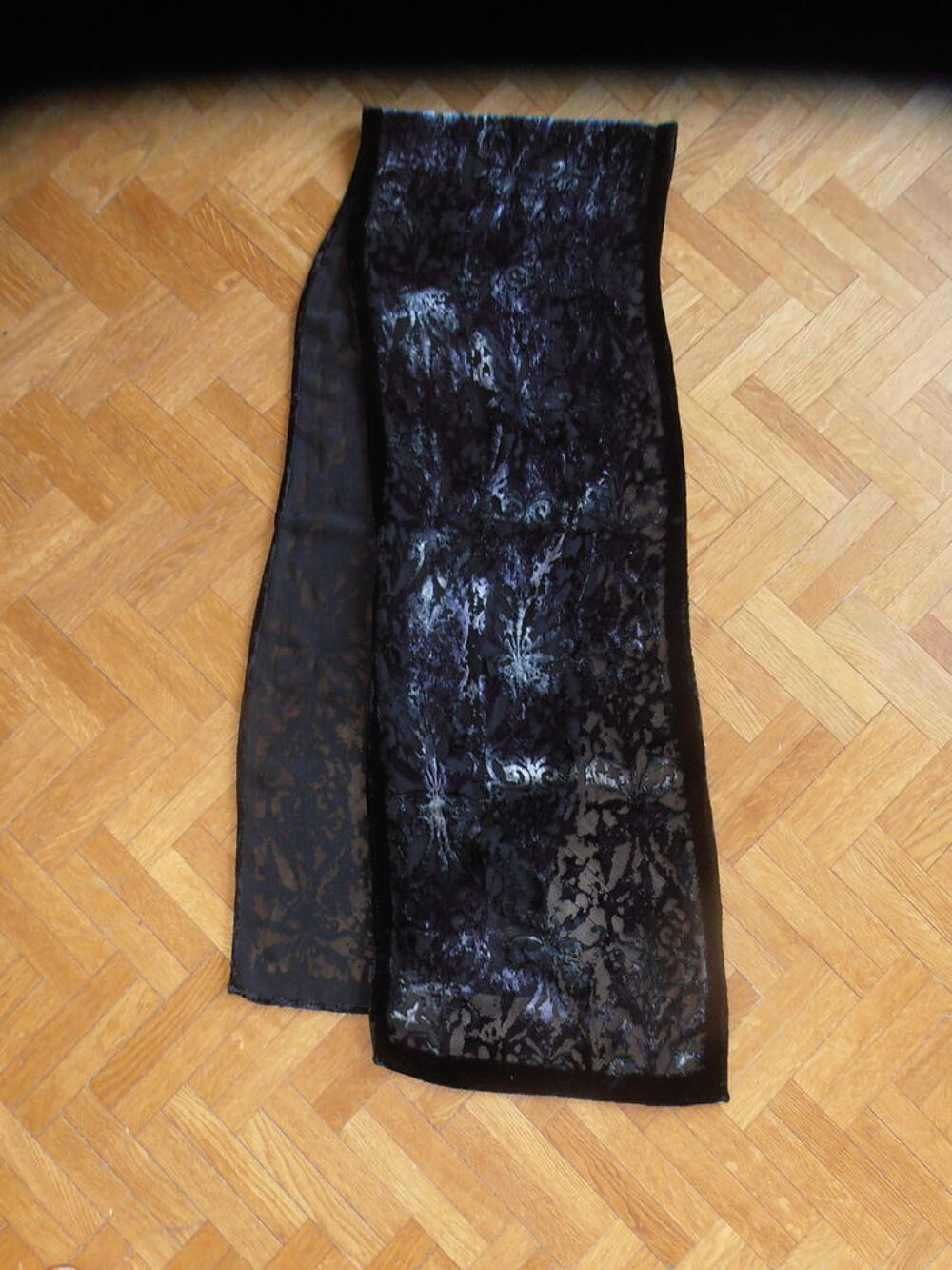 Echarpe velours d&eacute;vor&eacute; 13 (79) Vêtements