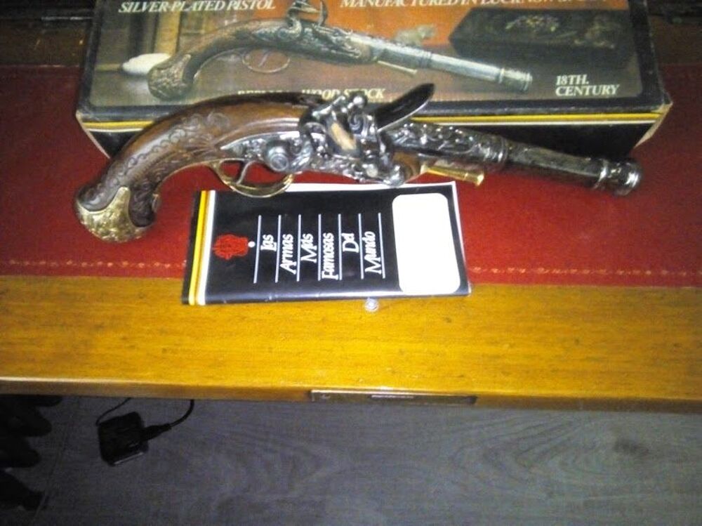 Pistolet &agrave; silex 18&deg;si&egrave;cle Denix 
