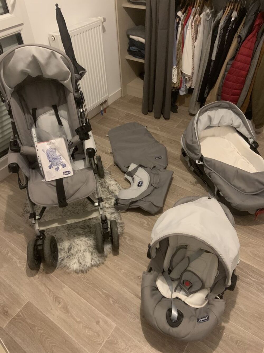 Poussette trio chicco &eacute;tat proche du neuf Puériculture